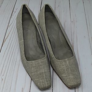 Vintage Aerosoles Envy Fabric Pumps